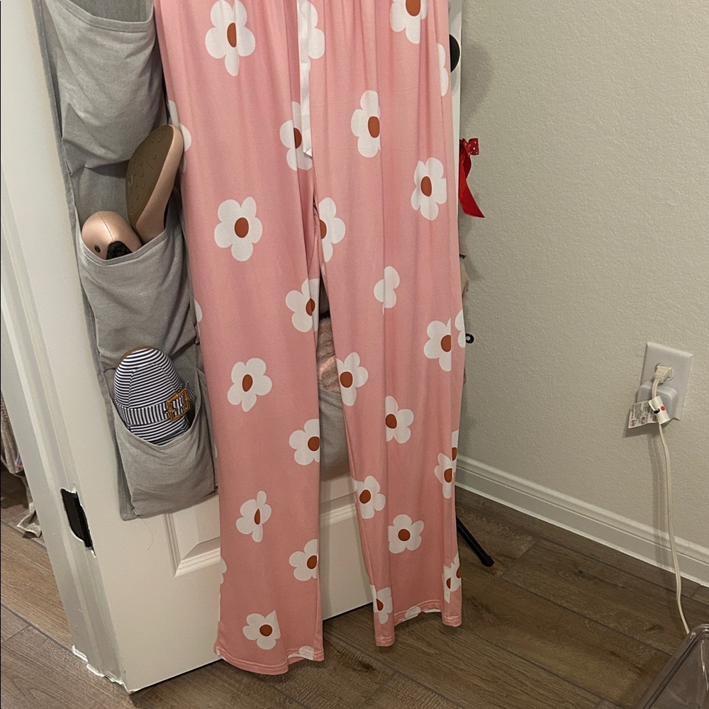 SHEIN Pink Floral Daisy Pajama Set - Picture 4 of 5